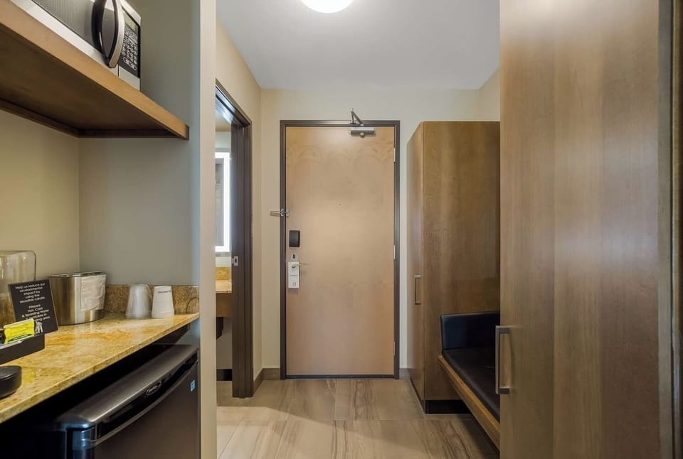 Start mornings easy with in-room coffee, fridge, and microwave.
