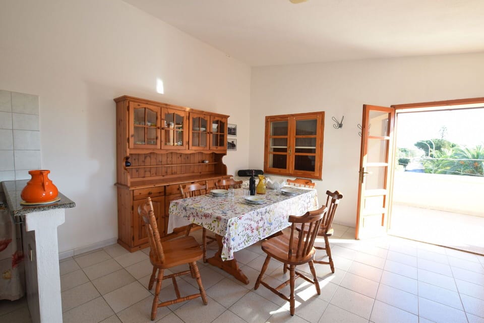 Autumn, Kitchen, Living Room, Spring, Summer