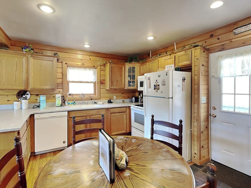 Dining & Kitchen