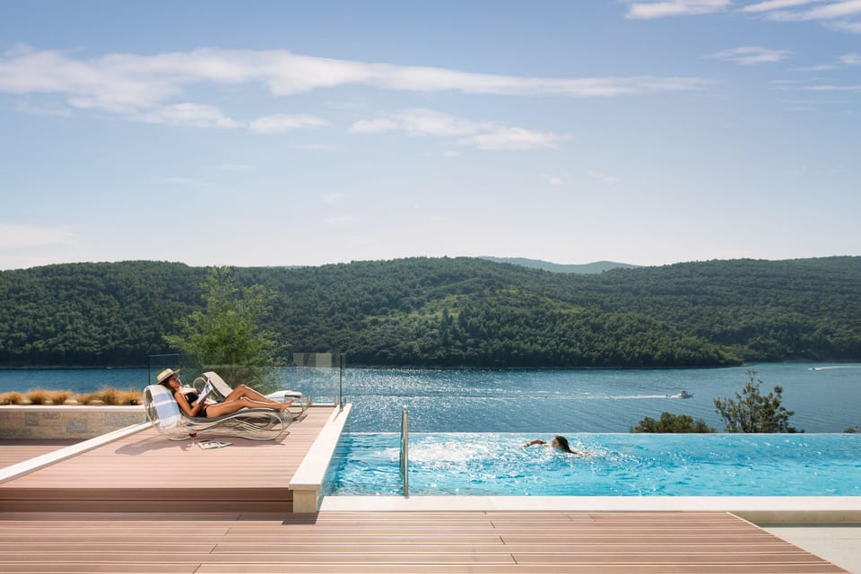 Pool (Outdoor)