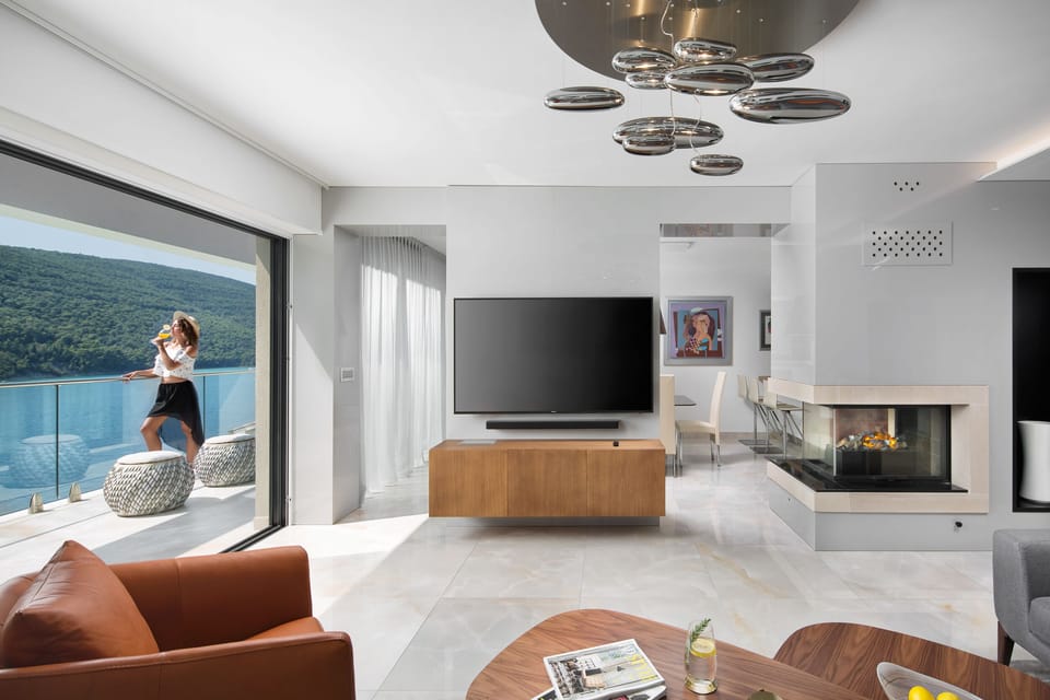 Living Room / Lounge