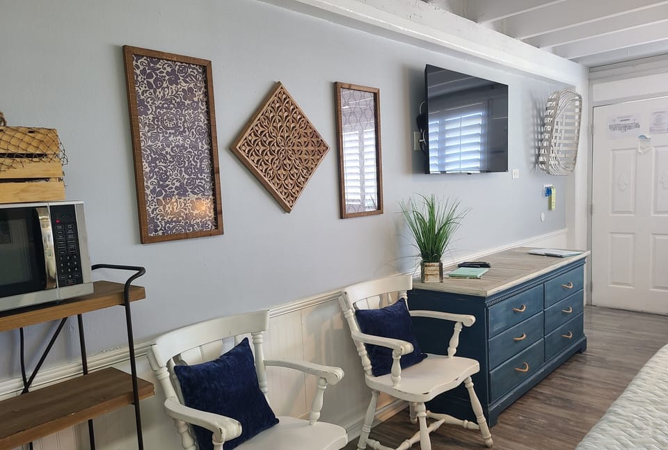 Dining Nook and Studio Layout With Kitchen View