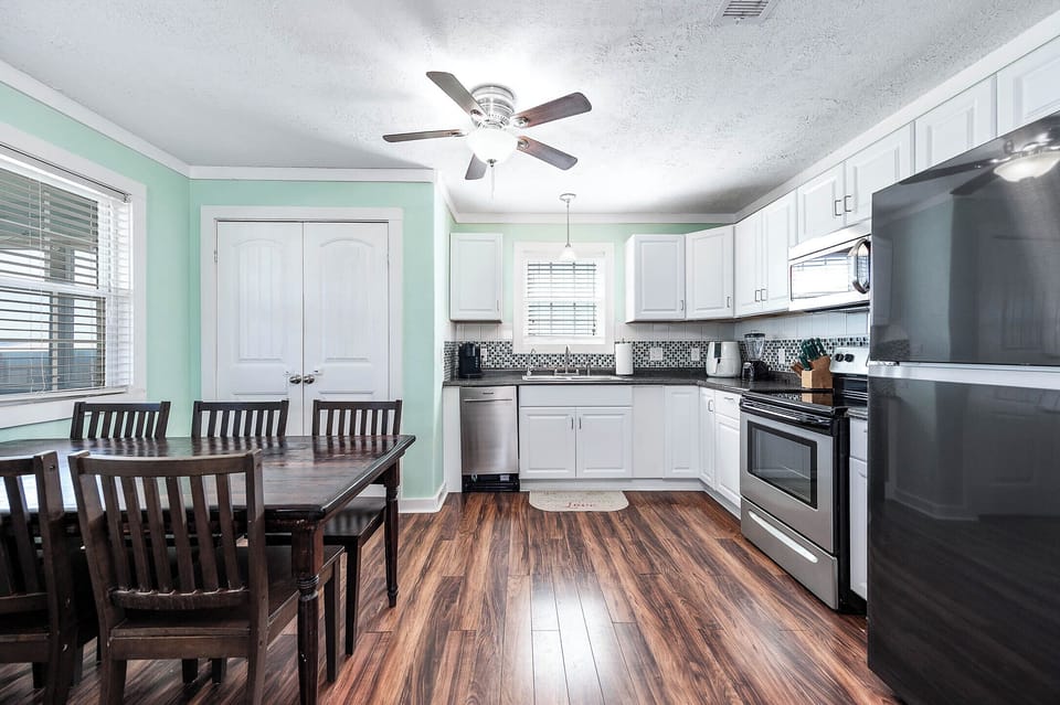 Kitchen/ Dining