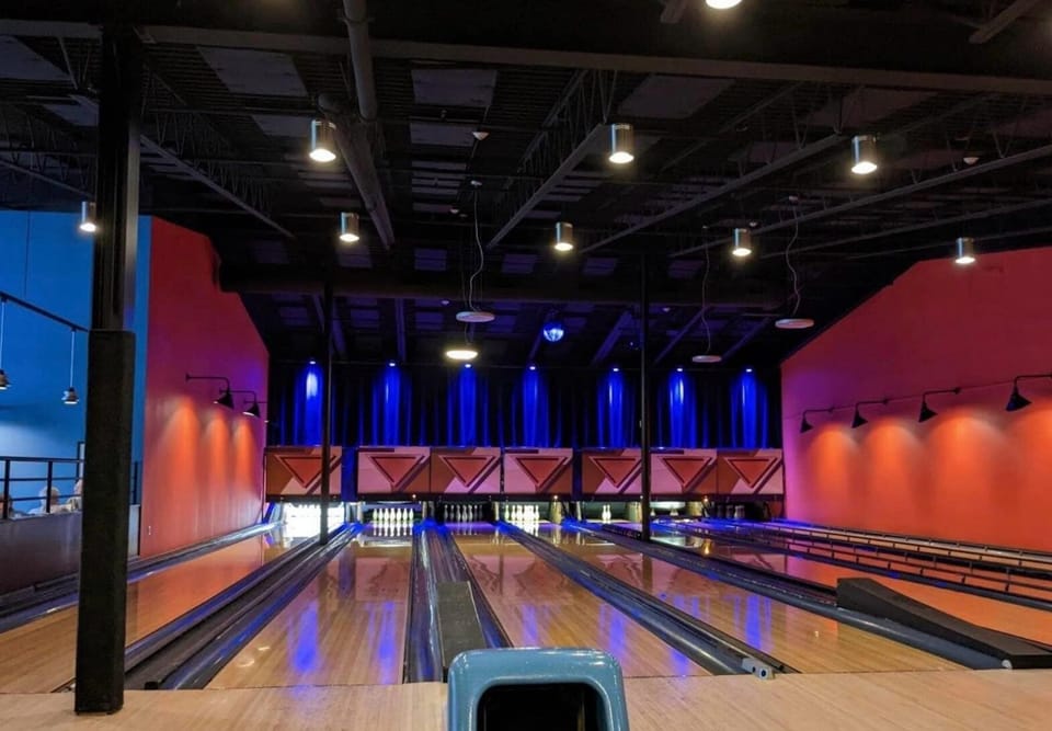 Bowling and Restaurants located near by in Tburg! 