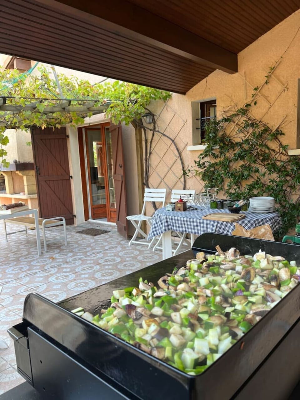 Outdoor dining