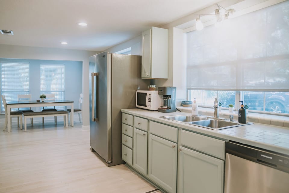 Full kitchen