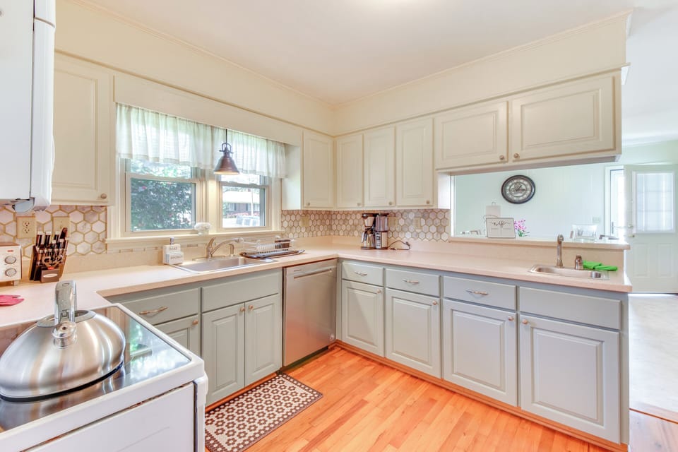 Hartwell Vacation Rental | 3BR | 2BA | Steps Required | 2,480 Sq Ft