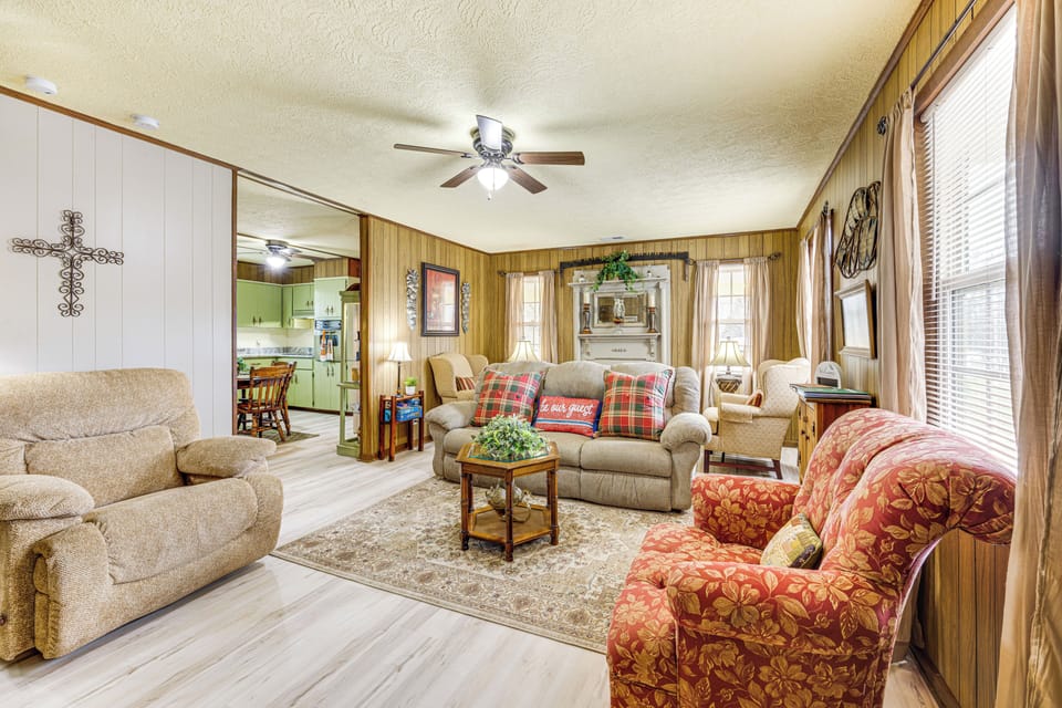 Lineville Vacation Rental | 2BR | 2BA | 900 Sq Ft | 4 Steps to Enter