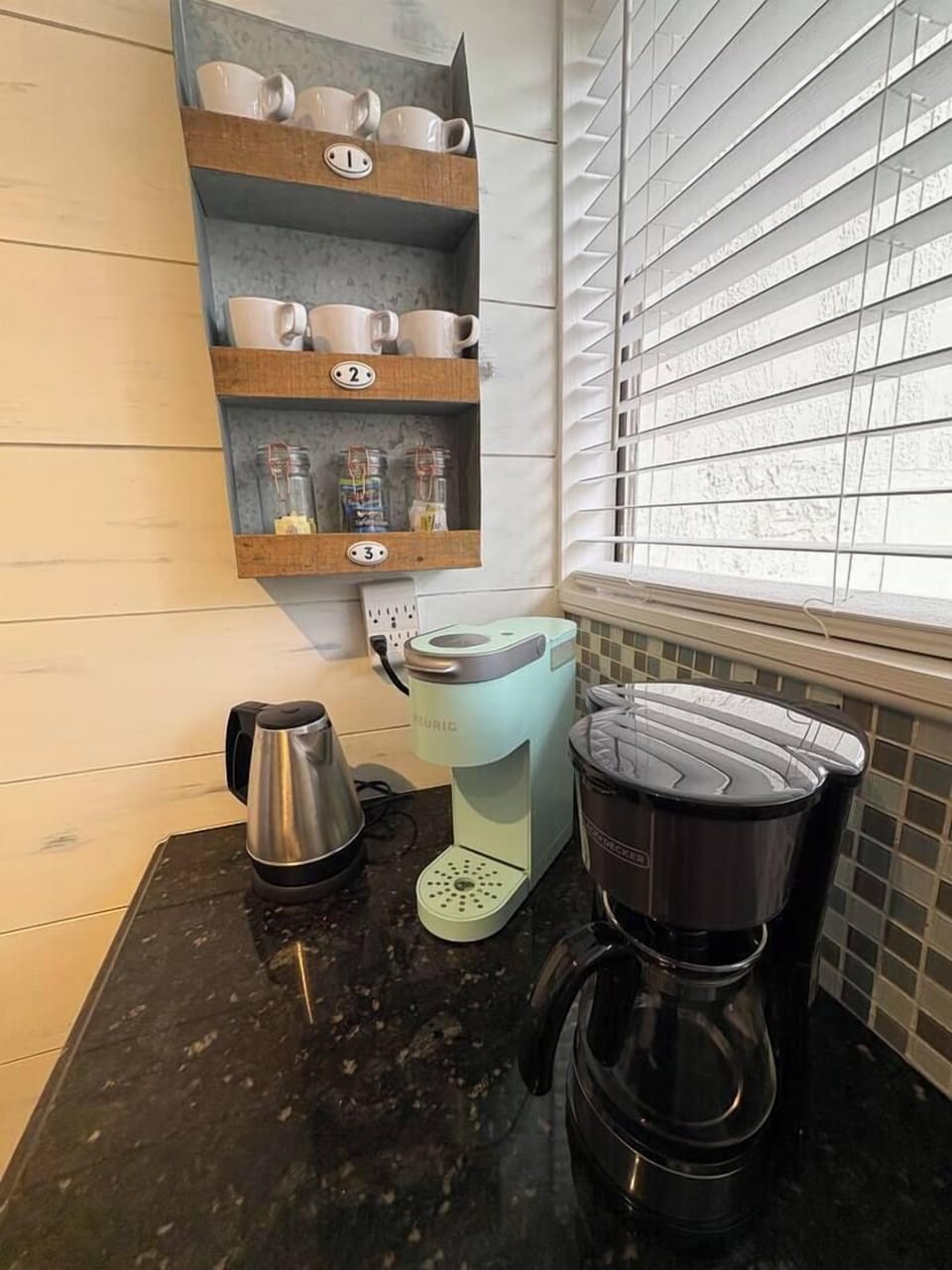 Kitchen Amenities (2)