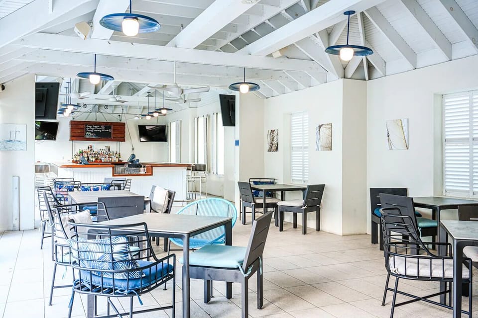 Linger over casual bites in a sunlit pavilion-style dining hall.