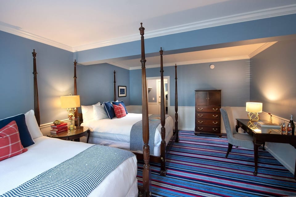 2 Queen size beds