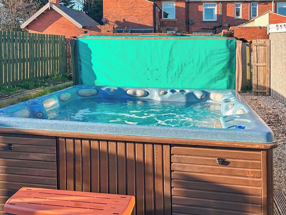 Hot tub | Follonsby Foal Cottage, East Boldon, near Newcastle