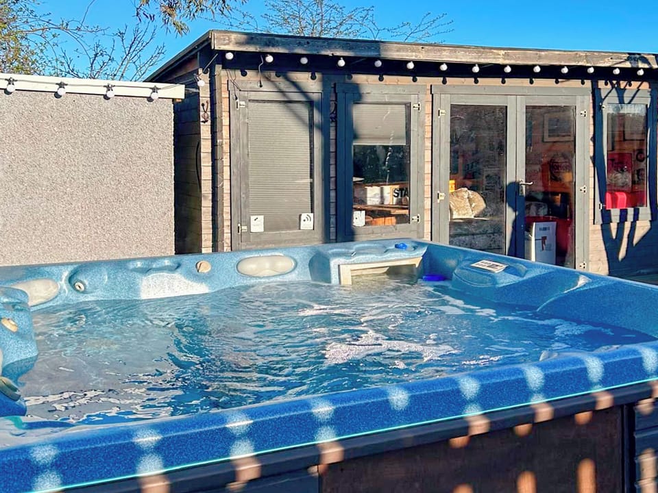 Hot tub | Follonsby Foal Cottage, East Boldon, near Newcastle