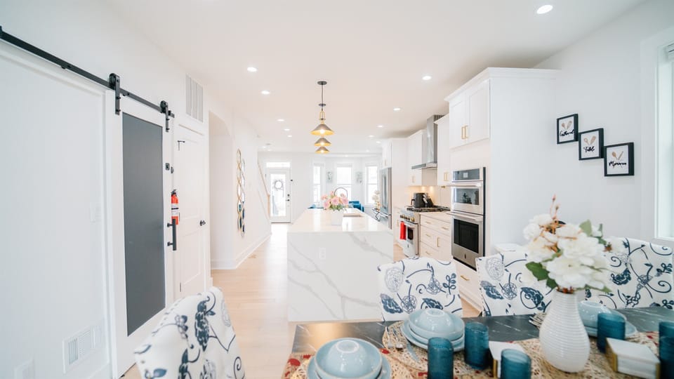 Kitchen & Dining Area
