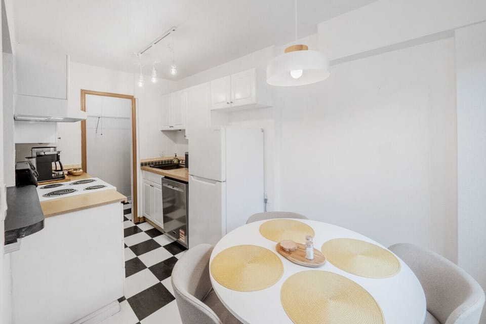Charming kitchen and dining table