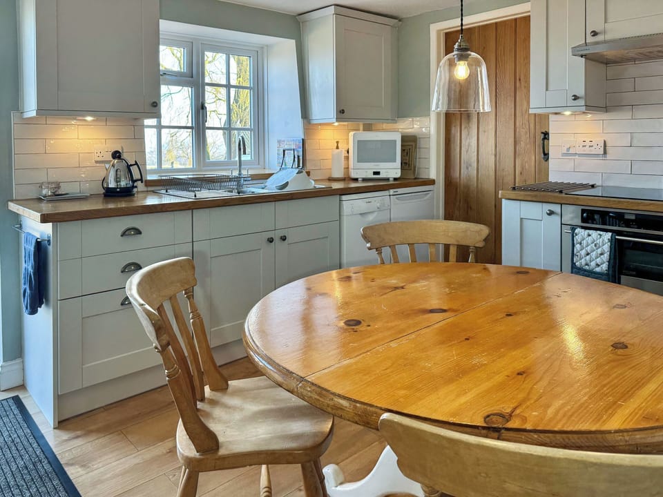 Kitchen/diner | Derwent Cottage - Low Penhowe, Burythorpe, near Malton