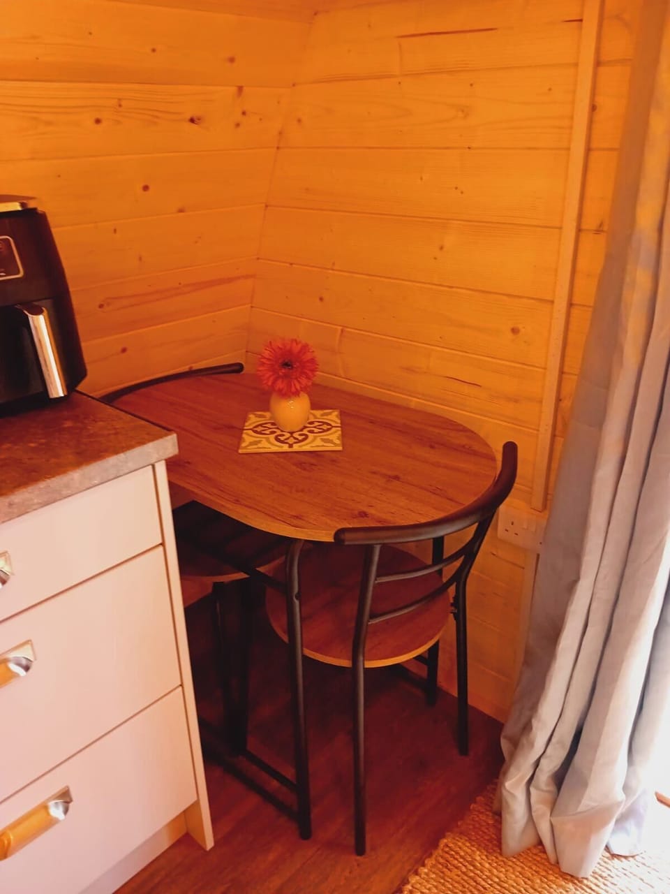 For that romantic meal, or just a quick pizza on the go, a compact table and chairs is tucked in the corner for your use. 