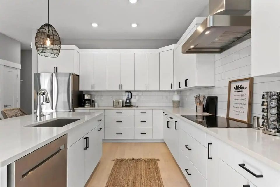 Sleek & Modern Kitchen + Elegant Dining Space | Perfect for Gatherings
