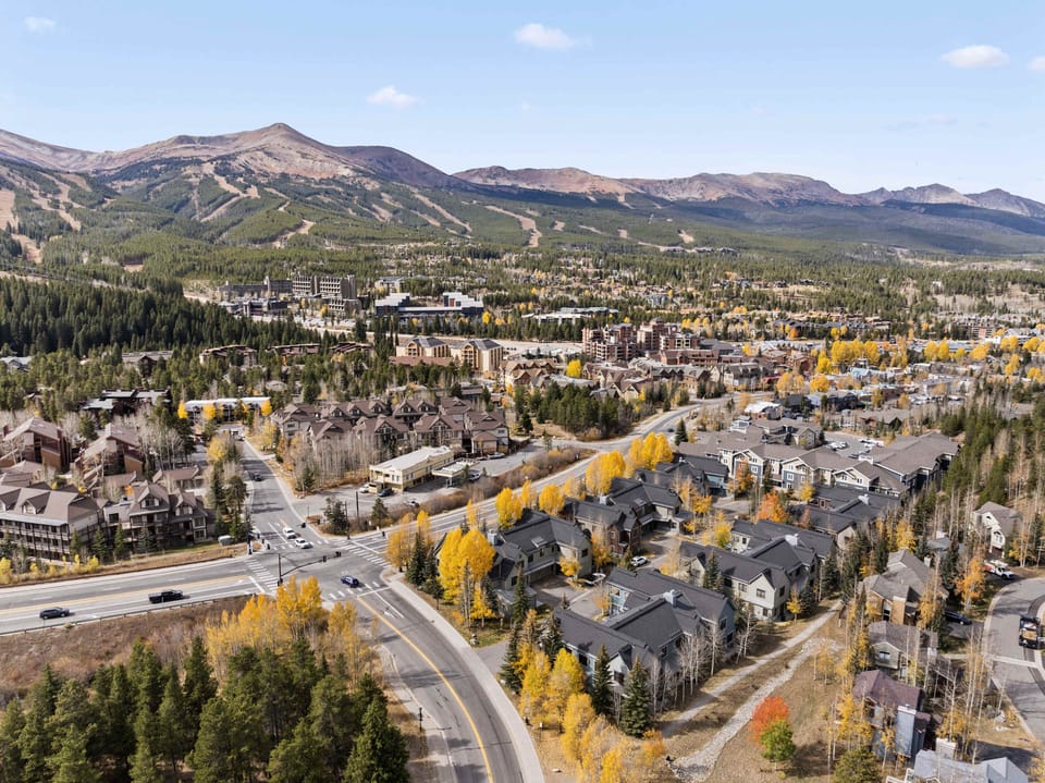 Exterior: Aerial view