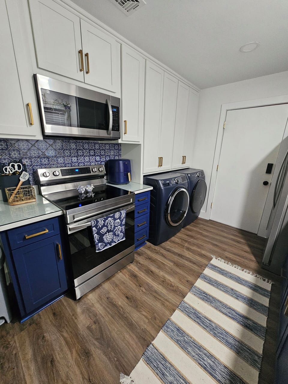 Kitchen with washer and dryer