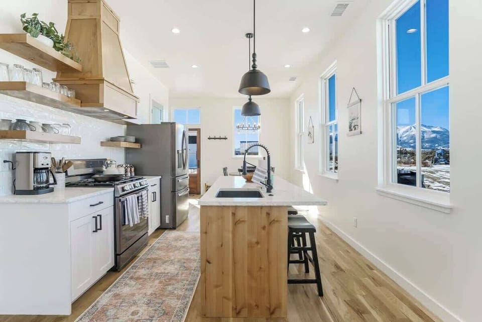 Cook up some fun and unforgettable experiences in this kitchen designed for foodies and adventurers alike.