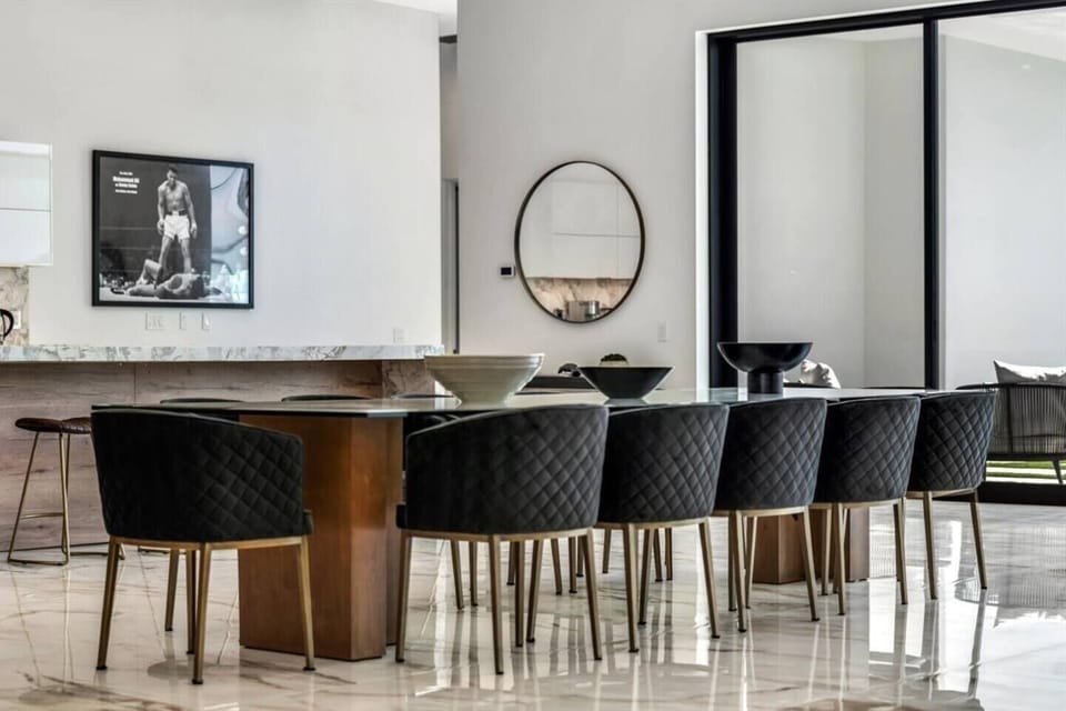 Elegant dining set up.