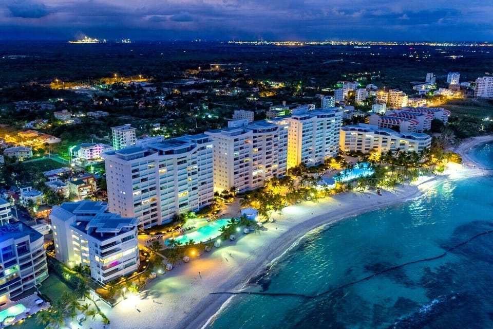 The Heart of Juan Dolio – The best social areas in town: two infinity pools, jacuzzi, restaurant, and gym, all surrounded by ocean views.