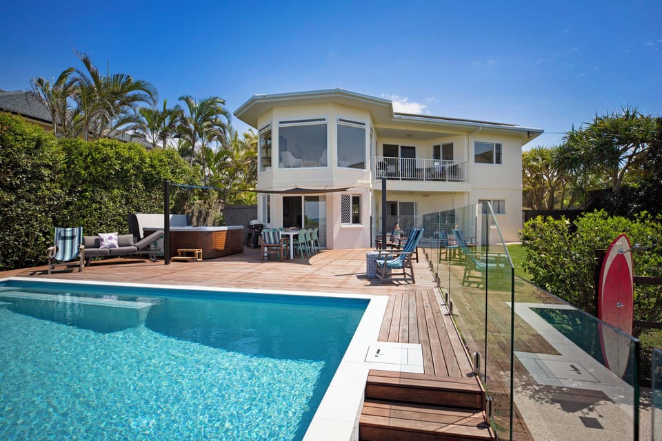 Pool & deck area