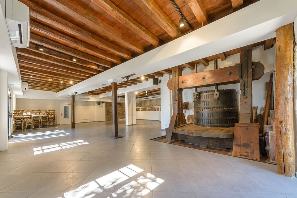 - Le Pressoir : amazing dining room 130 sqm; lake view