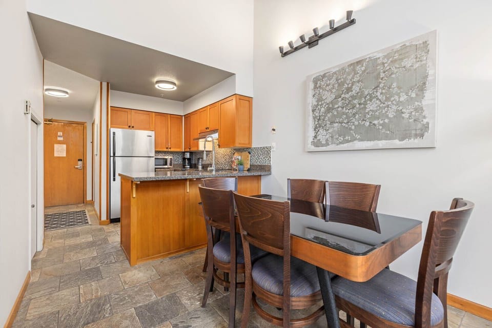 Seamless flow from the kitchen to the living room