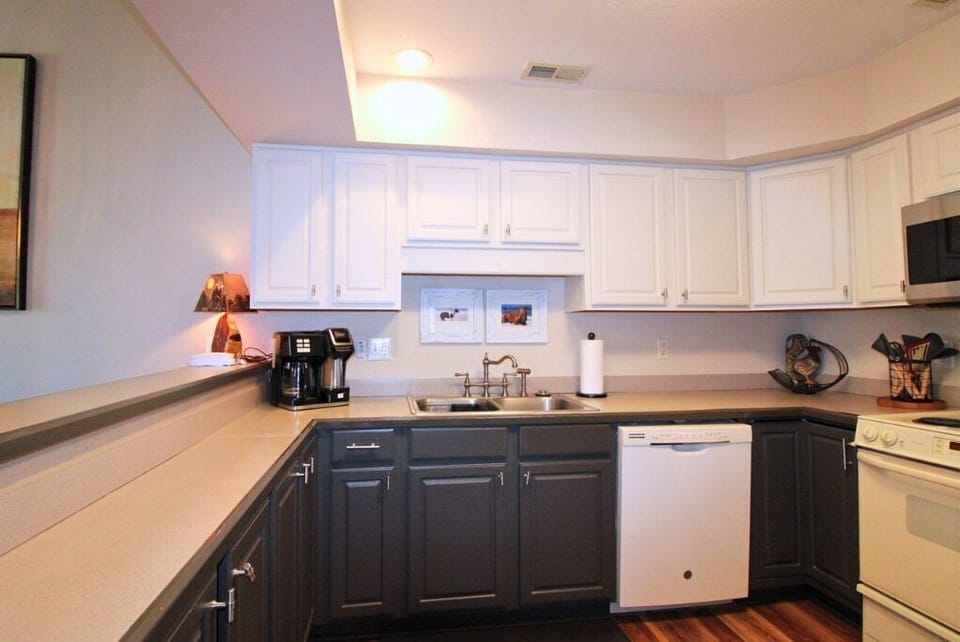 Start your morning with the provided coffee maker and tea kettle before heading out to explore the mountains.