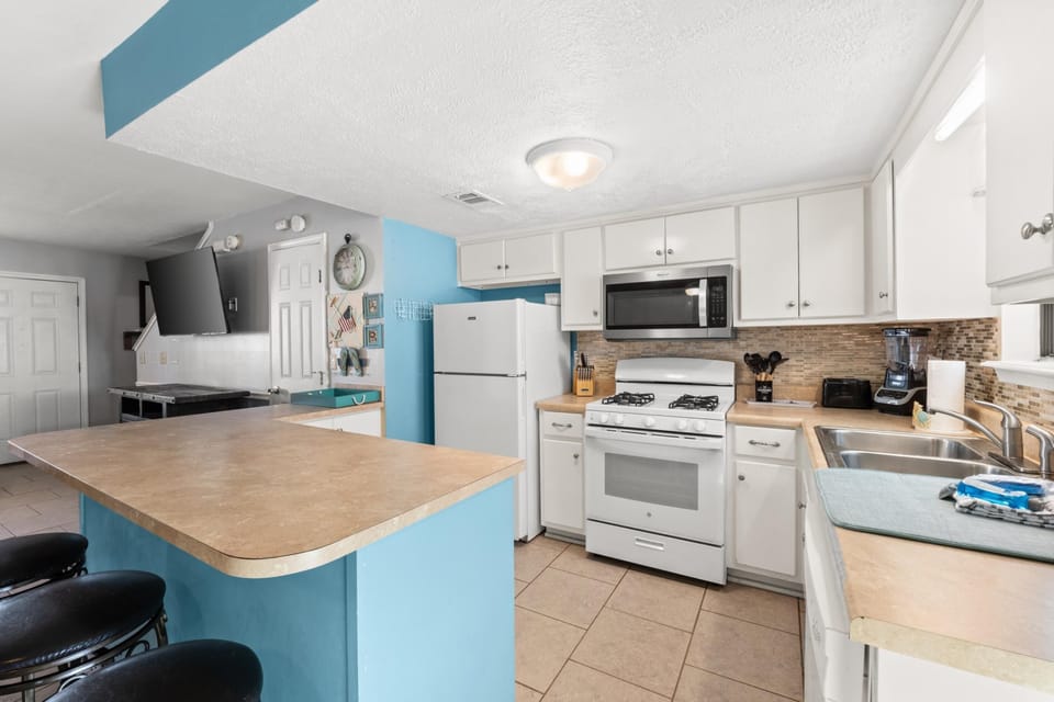 Kitchen with Breakfast Bar