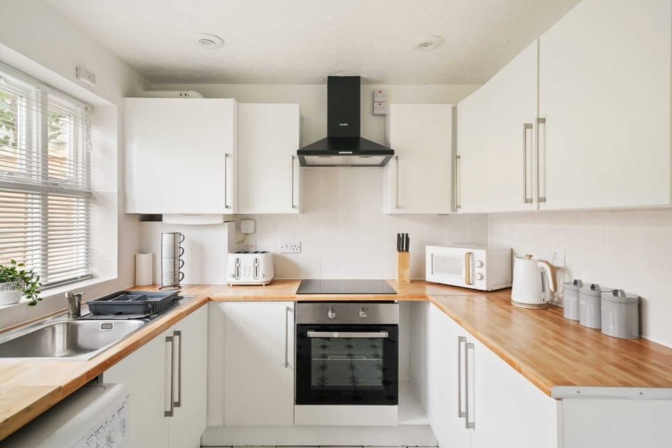 Modern Fully Equipped Kitchen