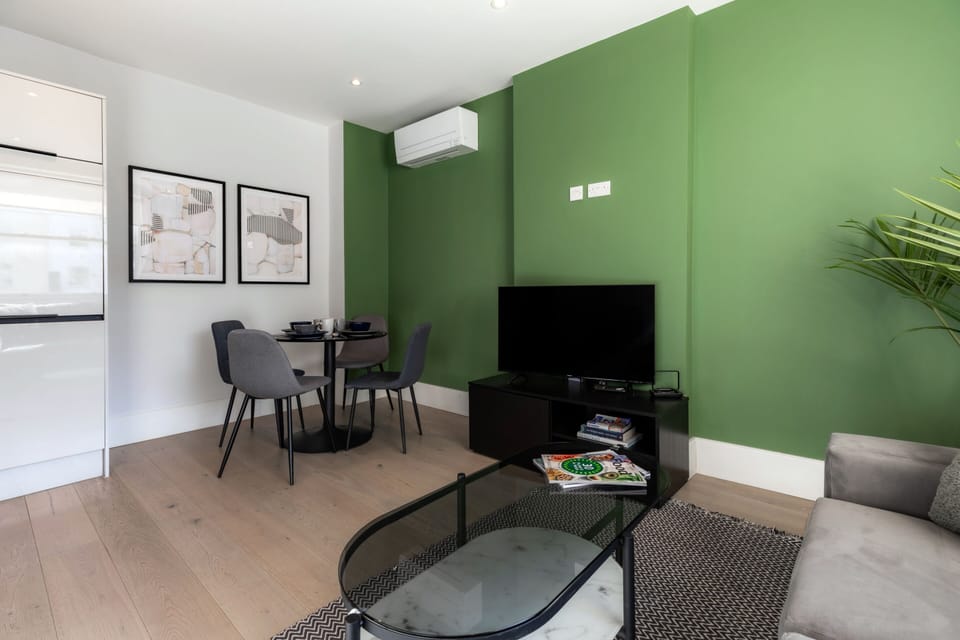 Living Room / Lounge