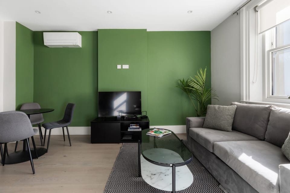 Living Room / Lounge