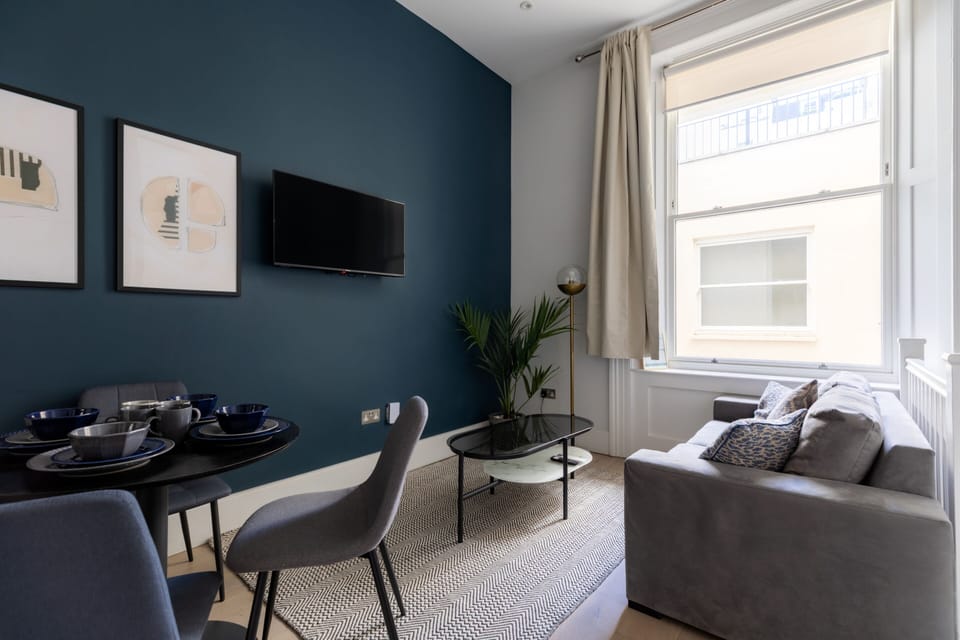 Living Room / Lounge
