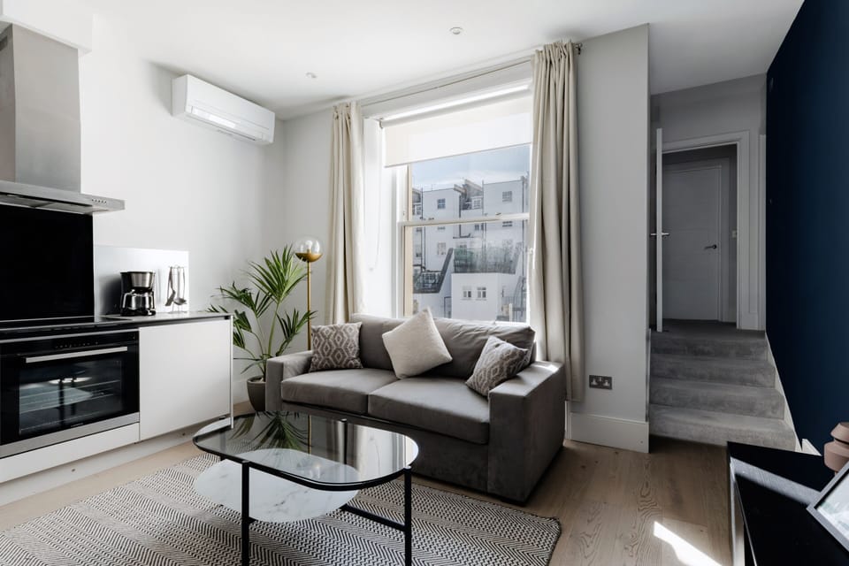 Living Room / Lounge