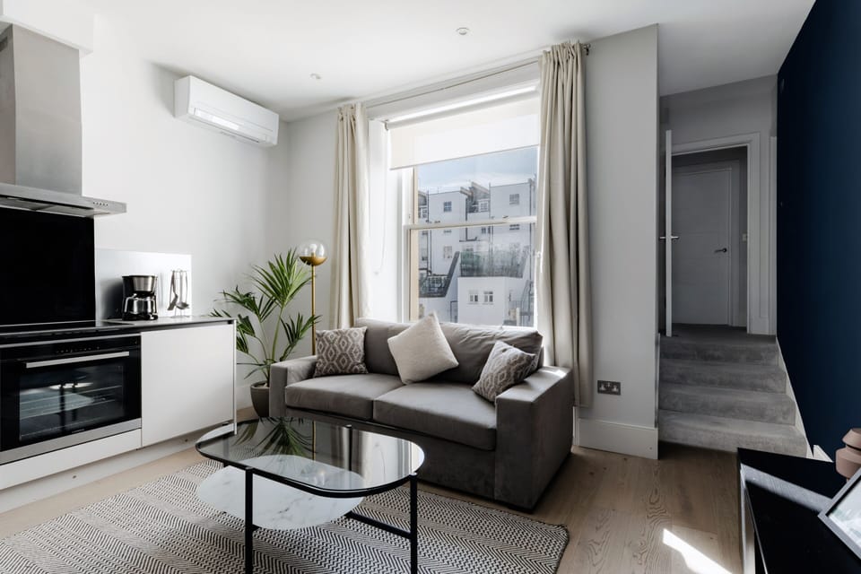 Living Room / Lounge