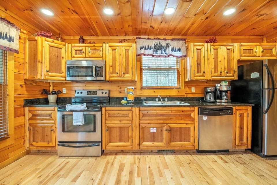 Smoky Mountain Vista's fully-equipped kitchen