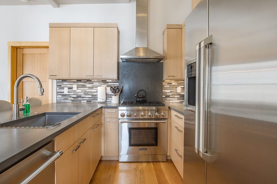 Full kitchen