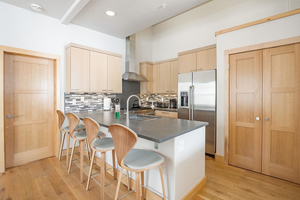 Kitchen bar