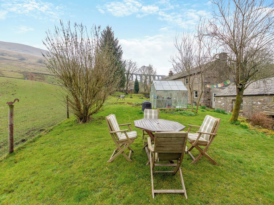 Sitting-out-area | Slingsby Barn, Sedbergh