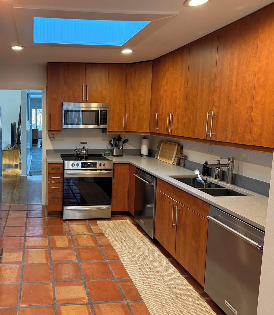 Stove, microwave and two dishwashers, great for cooking! 