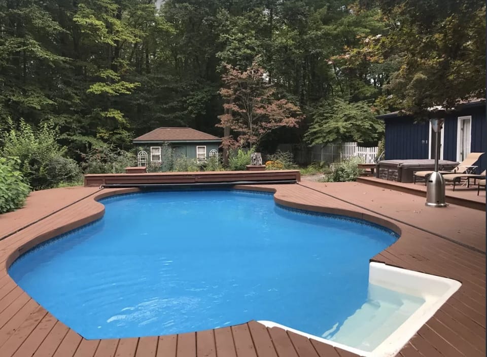 Large pool with automated cover.  Half shallow (~ 3 ft) and half deeper (~5 ft)