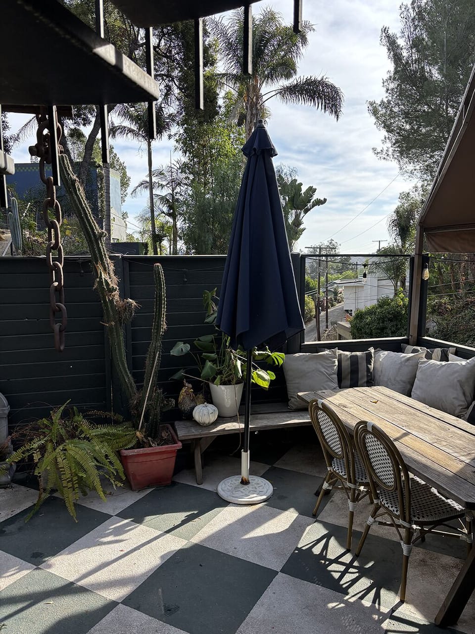Tranquil Garden Escape – Enjoy Alfresco Dining & Cozy Evenings Under the Lights