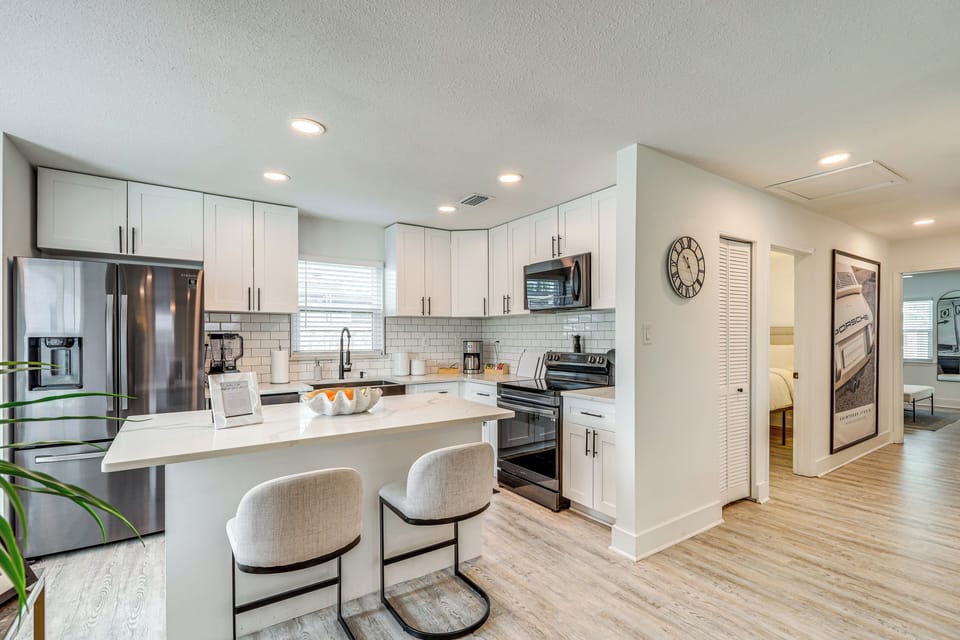 Dining for four , plus bar stools