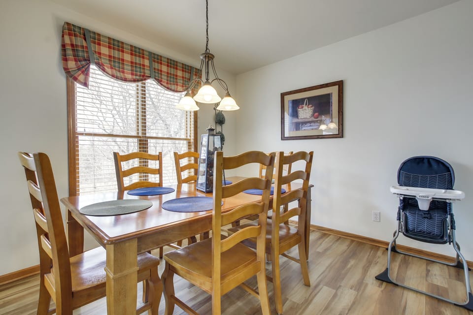 Dining Area | Dishware & Flatware | Central A/C & Heat | Single-Story Condo