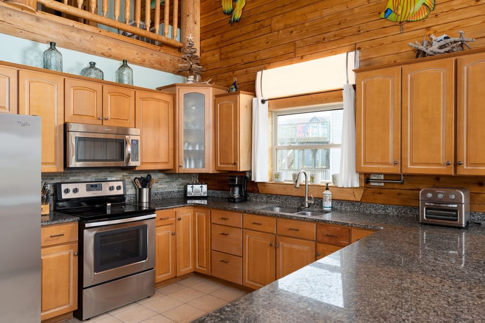 Large and fully equipped kitchen