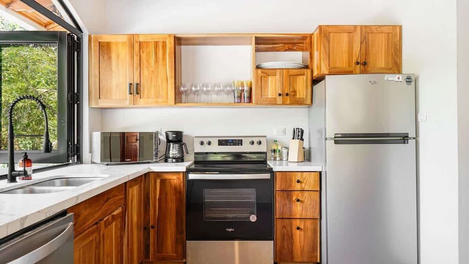 Remodeled kitchen with all appliances perfect for cooking any meal of your choice 