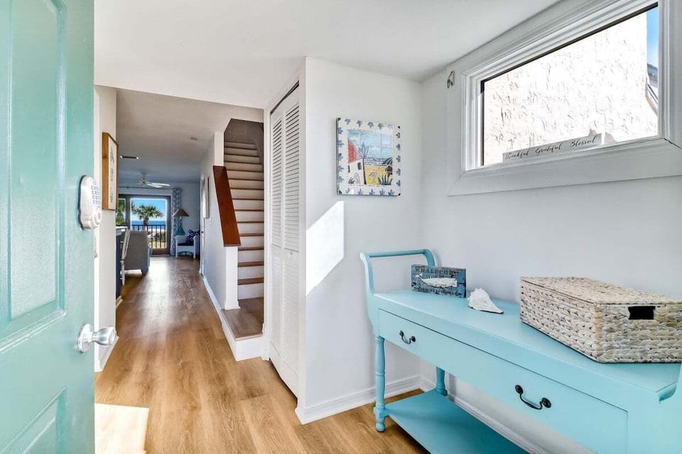 Unit Entryway